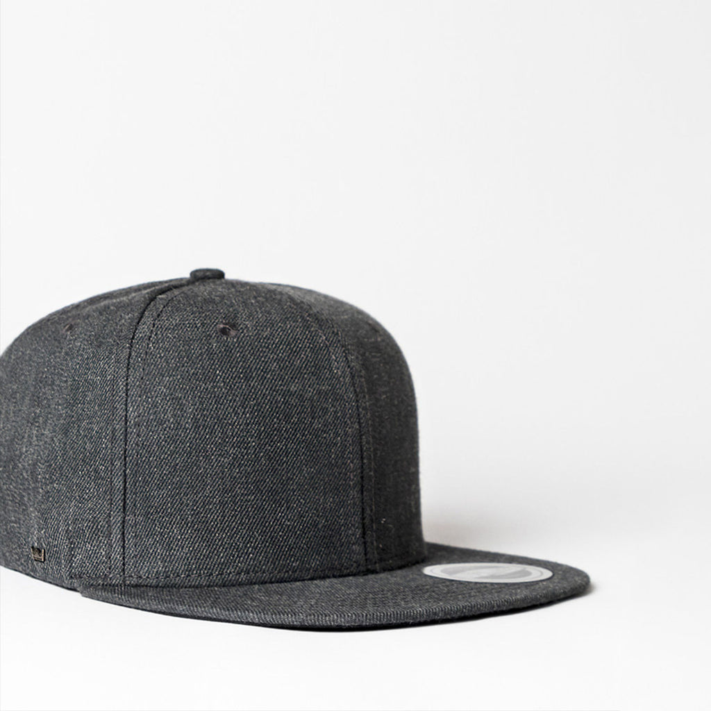 U15604 UFlex Adults Flat Peak 6 Panel Fitted